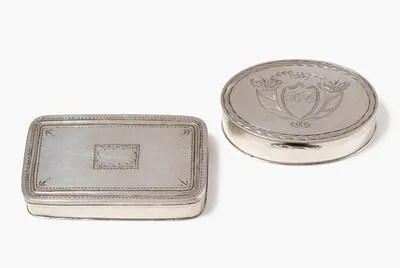 Schuler Auktionen AG - Lot: Döschen und Tabatière, um 1820