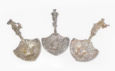 Schuler Auktionen AG - Lot: 3 Gebäcklöffel, Hanau um 1900