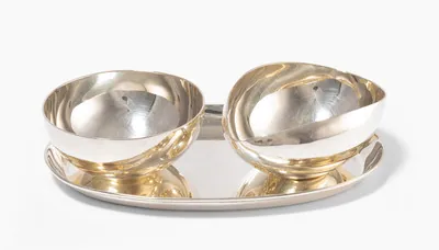 Schuler Auktionen AG - Set: Cremier, Sucrier auf Tablett, 20.Jh. 