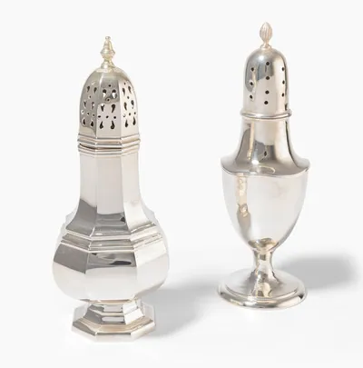 Schuler Auktionen AG - Lot: 2 Zuckerstreuer, England 20.Jh. 