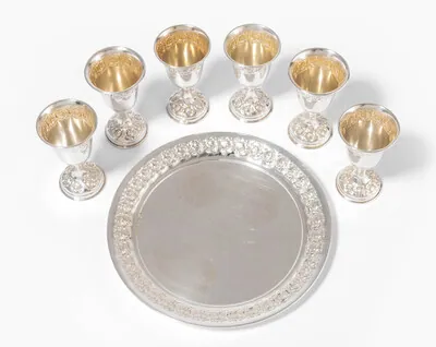 Schuler Auktionen AG - Set: 6 Fussbecher auf Tablett, Israel 20.Jh. 