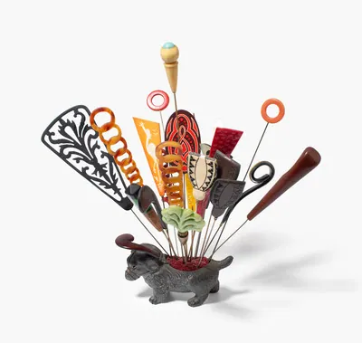 Schuler Auktionen AG - Kleine Sammlung Hutnadeln, 20.Jh. 