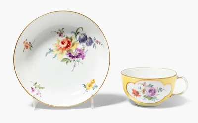 Schuler Auktionen AG - Meissen, Tasse mit Untertasse