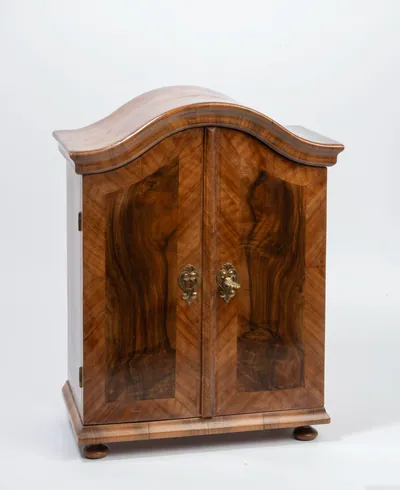 Schuler Auktionen AG - Kabinettschränkchen