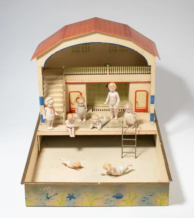 Schuler Auktionen AG - Puppen-Schwimmbad