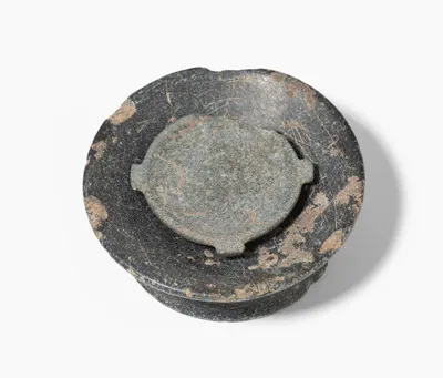 Schuler Auktionen AG - Lot: 2 kleine Schminkpaletten