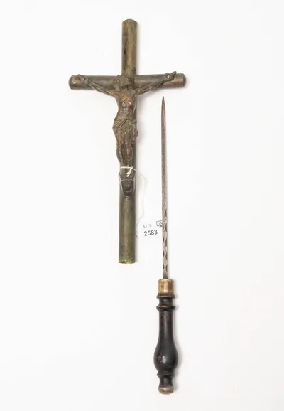 Schuler Auktionen AG - Stilett mit Kruzifix