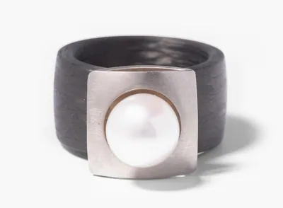 Schuler Auktionen AG - Südseeperle-Carbon-Ring
