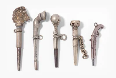Schuler Auktionen AG - Lot: 5 diverse Taschenuhrschlüssel