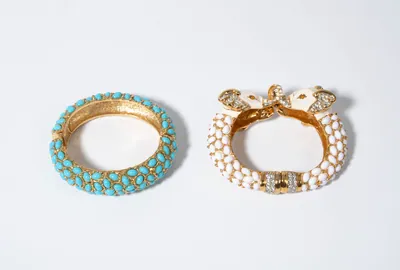 Schuler Auktionen AG - Kenneth Jay Lane, New York, 2 Armreifen