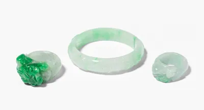 Schuler Auktionen AG - Lot: 1 Jade-Armreif und 2 -ringe