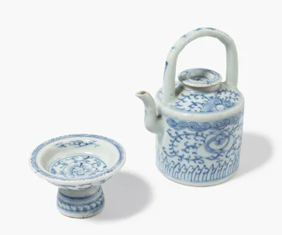 Schuler Auktionen AG - Lot: Teekanne und Fusschale