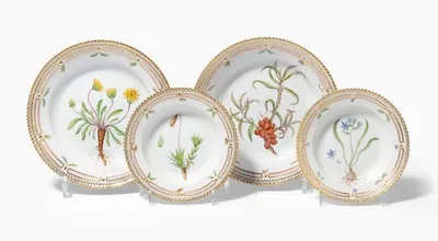 Schuler Auktionen AG - Royal Copenhagen, "Flora Danica", 4 Teller
