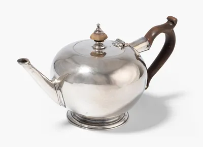 Schuler Auktionen AG - Kleine Teekanne, London 1724