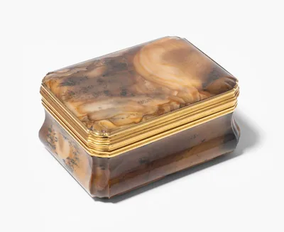 Schuler Auktionen AG - Achat-Golddose, wohl Dresden 18.Jh. 