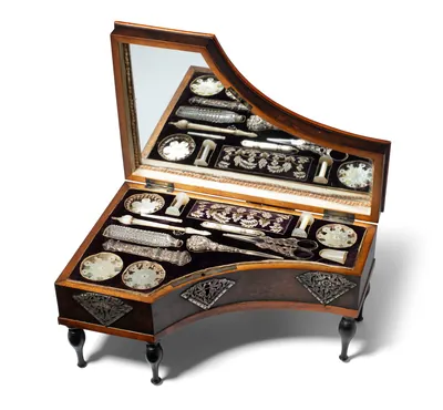 Schuler Auktionen AG - Nähschatulle mit Zylinder-Musikwerk, Frankreich um 1840