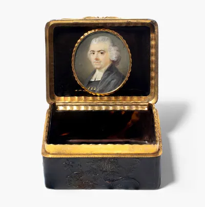 Schuler Auktionen AG - Schildpatt-Golddose mit Porträtminiatur, 19.Jh.