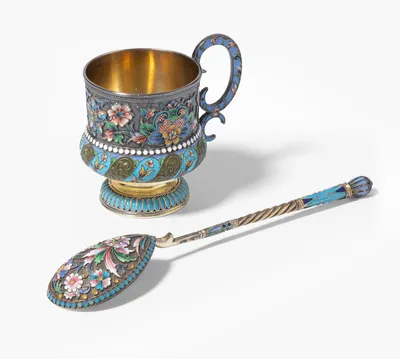 Schuler Auktionen AG - Lot: Henkeltasse & Zierlöffel, Moskau, 1899–1908