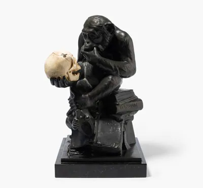 Schuler Auktionen AG - Hugo Rheinhold, Figur "Affe mit Schädel. Eritis Sicut Deus"