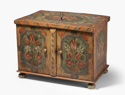 Schuler Auktionen AG - Kabinettschränkchen