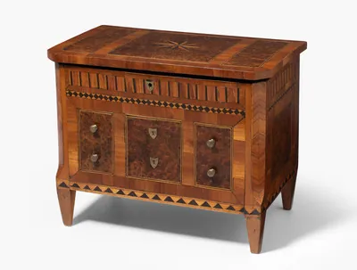 Schuler Auktionen AG - Schatulle "Modellkommode"