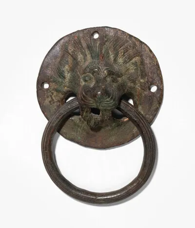 Schuler Auktionen AG - Löwenkopf mit Henkel