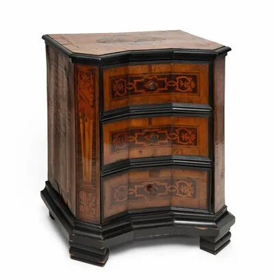 Schuler Auktionen AG - Kleine Kommode