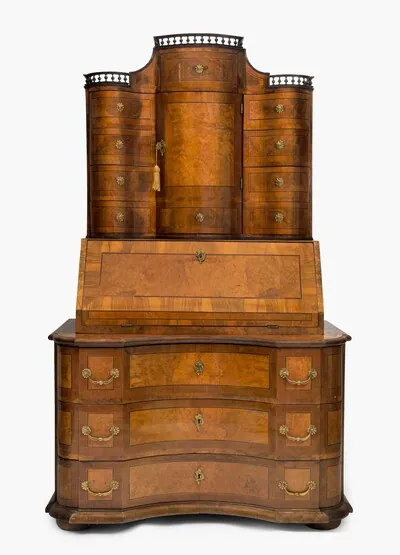 Schuler Auktionen AG - Schreibkommode mit Schubladenaufsatz