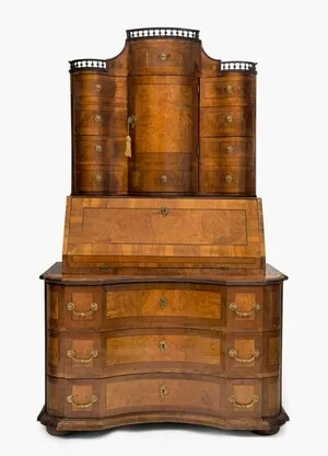 Schuler Auktionen AG - Schreibkommode mit Schubladenaufsatz