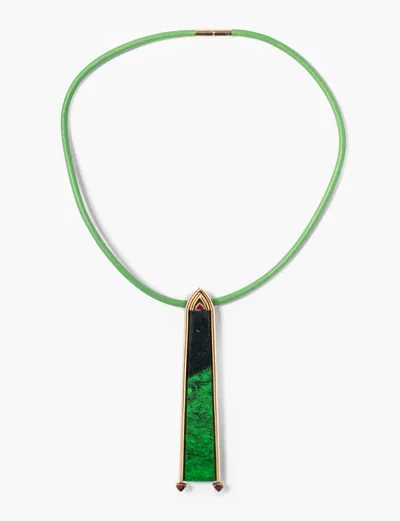 Schuler Auktionen AG - Jade-Albit-Rubin-Anhänger mit Kordeln