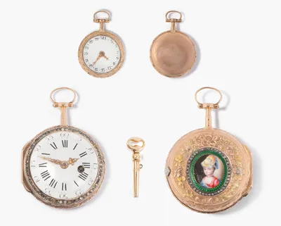 Schuler Auktionen AG - Gold-Taschenuhr mit Emailminiatur, um 1780 & Kalender in Form einer Miniatur-Goldtaschenuhr, um 1800