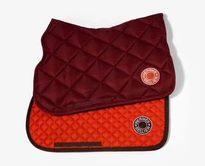 Schuler Auktionen AG - Hermès, 2 Vielseitigkeitsschabracken "Hunter" in "Feu" und "Jump II" in "Rouge H"