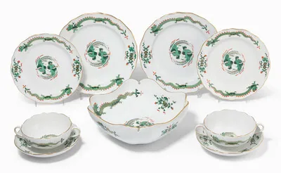 Schuler Auktionen AG - Meissen, Tafelserviceteile "Reicher Drache in Grün"