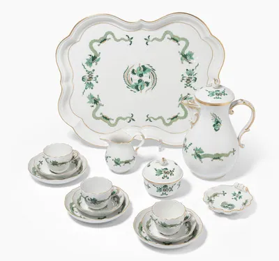 Schuler Auktionen AG - Meissen, Kaffee-/Mokkaservice "Reicher Drache in Grün und Blau"