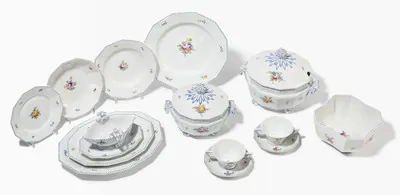 Schuler Auktionen AG - Nymphenburg, Tafelservice "Perl"