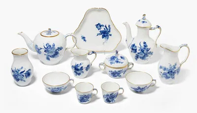 Schuler Auktionen AG - Royal Copenhagen, Kaffee- und Teeservice "Blaue Blume"
