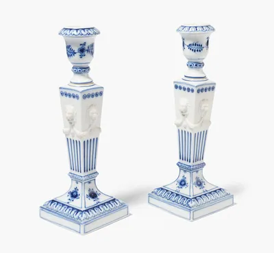 Schuler Auktionen AG - Royal Copenhangen, 1 Paar Kerzenstöcke "Musselmalet Halbspitze"