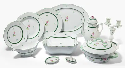 Schuler Auktionen AG - Herend, Tafel- und Kaffee-/Teeservice "Vieille rose de Herend"