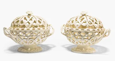 Schuler Auktionen AG - Wedgwood, 1 Paar Kastanien-Schalen 