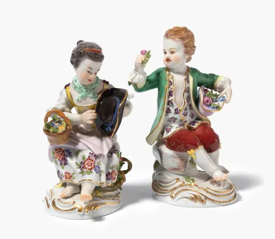 Schuler Auktionen AG - Meissen, 1 Paar Figuren "Gärtnerin" und "Gärtner"