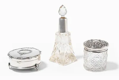 Schuler Auktionen AG - Lot: Schmuckdose & 2 Flakons, Birmingham 1902–1923