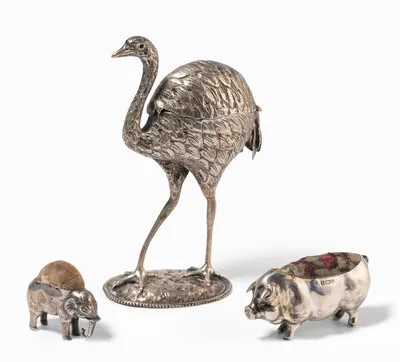 Schuler Auktionen AG - Lot: 3 Nadelkissen, England/Holland um 1900