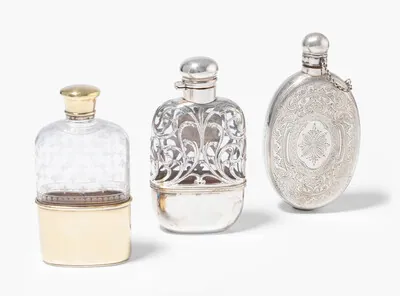 Schuler Auktionen AG - Lot: 3 Flachmänner, Englisch, 19./20.Jh.