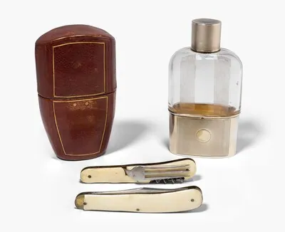 Schuler Auktionen AG - Lot: Flachmann & Reisebesteck-Set, um 1900