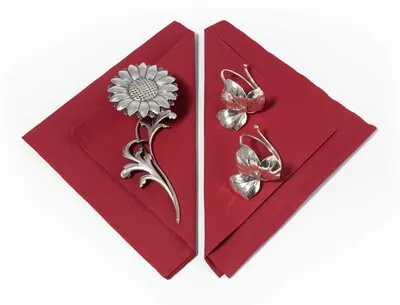 Schuler Auktionen AG - Lot: Zahnstocherhalter & 1 Paar Serviettenringe, Buccellati