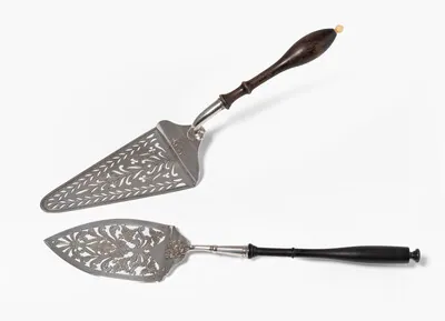 Schuler Auktionen AG - Lot: 2 Gebäckheber, Schweiz 19.Jh. 