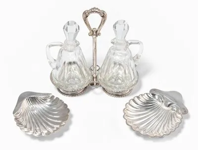 Schuler Auktionen AG - Lot: 2 Muschelschalen & Menage, England 20.Jh. 