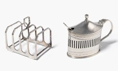 Schuler Auktionen AG - Lot: Kleiner Toastständer & Senftöpfchen, England 19./20.Jh.