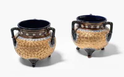 Schuler Auktionen AG - Royal Doulton, 1 Paar Henkelgefässe