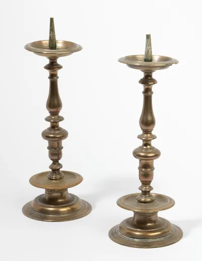 Schuler Auktionen AG - 1 Paar kleine Altarleuchter